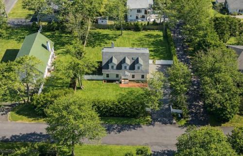 Springs Apartment | Charming Home for a Perfect Escape
