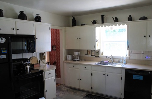 New Harbor House | Charming Home W/Harbor View: Walk to Resturants, Shops & Beach