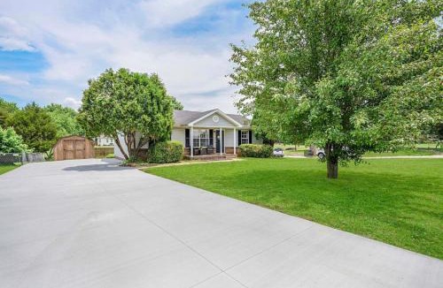 Clarksville House | Charming House Close to Fort Campbell and Casino