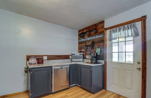 Newkirk House | Charming Kaw Lake Country Home w/Game Room!