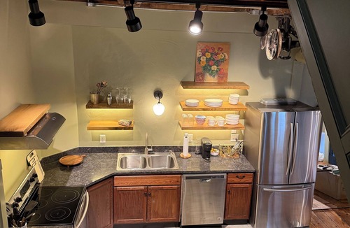 Woodstock Apartment | Charming King Loft in Downtown Woodstock