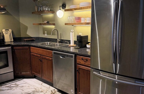 Woodstock Apartment | Charming King Loft in Downtown Woodstock