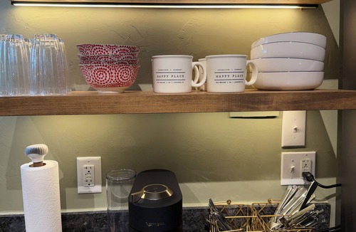 Woodstock Apartment | Charming King Loft in Downtown Woodstock