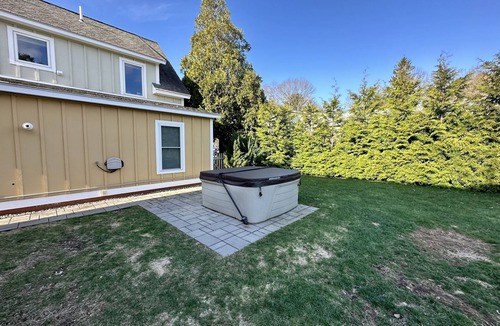Kittery House | Charming Kittery Cape with Bonus Room & Hot Tub