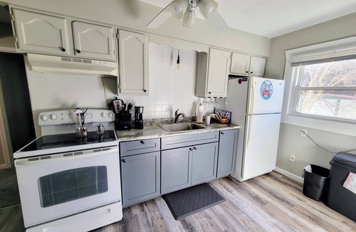 Newton Falls Cottage | Charming Lake cottage/duplex, Golf outing ready in beautiful Lake Milton.