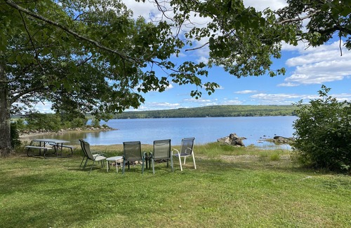 Belfast Cabin | Charming Lakeside Cabin Near Belfast Bay