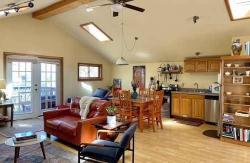 Woodstock Apartment | CHARMING LARGE STUDIO WITH POOL AND MOUNTAIN VIEWS ON 10 ACRES. Close to town
