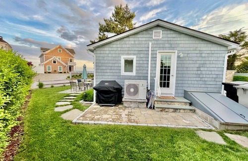 Westbrook Center Cottage | Charming New Beach Cottage