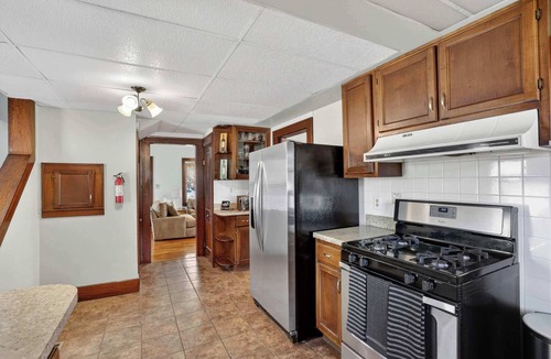 Newark House | Charming Newark Home|King Bed+Theater room