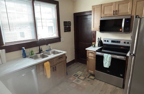 Radford House | Charming/newly remodeled 3-bedroom house with WiFi and AC blocks from RU campus.