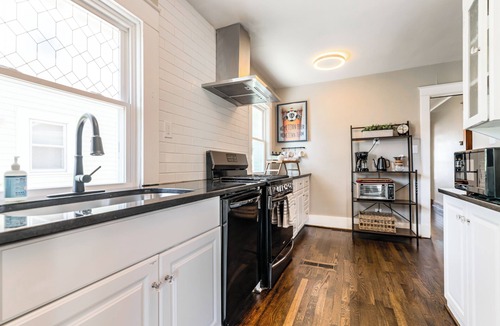 North Kansas City House | Charming NKC Bungalow Walkable to Dining & Shops
