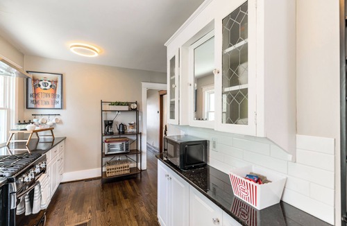 North Kansas City House | Charming NKC Bungalow Walkable to Dining & Shops