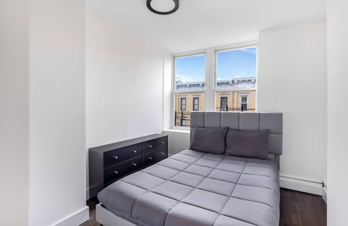 Queens Hotel | Charming NYC Two Bed - 20min from LGA & Newark!