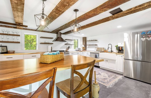 Jefferson House | Charming Pet-Friendly 4 Bedroom Home w/Hot Tub & Firepit in Beautiful Jefferson!