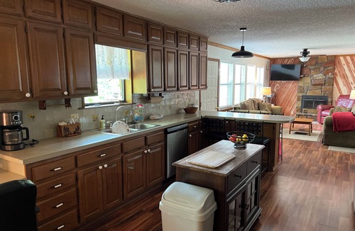 Longtown Cottage | Charming, private 3-bedroom expansive cottage in Eufaula Longtown.