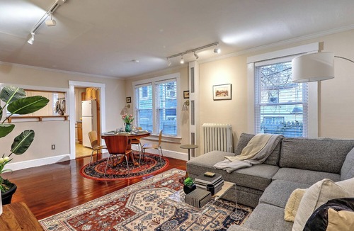 Off Broadway Apartment | Charming private oasis downtown Newport