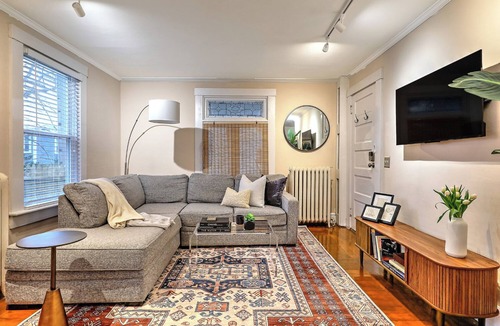 Off Broadway Apartment | Charming private oasis downtown Newport