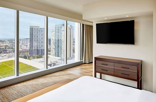 Sobro Hotel | Charming Retreat in Nashville's Historic District! Swimming Pool, Pets Allowed!