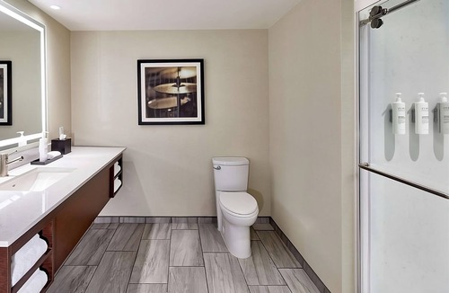 Sobro Hotel | Charming Retreat in Nashville's Historic District! Swimming Pool, Pets Allowed!