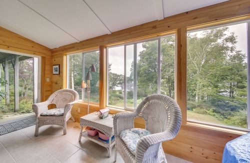 Orrs Island House | Charming Retreat w/Deck ~ 4 Mi From Casco Bay!