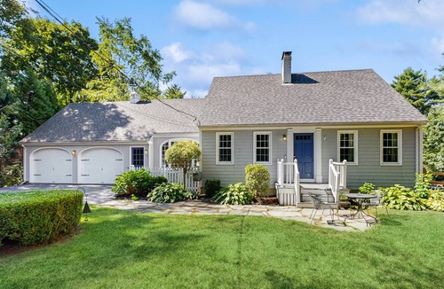Cumberland Foreside House | Charming Retreat w/WiFi, Ping Pong Table & Walking Distance to the Ocean