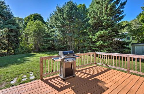Saco House | Charming Saco Home w/Deck, 5 Mi to Beach!