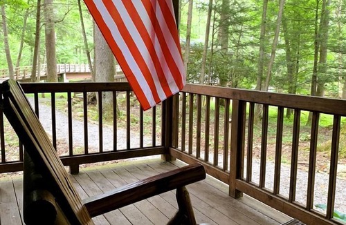 Mingo Cabin | Charming Spacious Cabin Ideal for Families or Small Groups in West Virginia