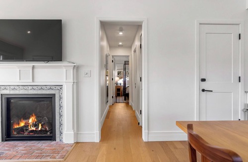 Hampton Bays Hotel | Charming, Stand-alone, Single-story Garden Cottage at Historic Canoe Place Inn