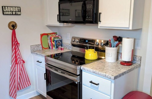 Lexington Apartment | Charming studio cottage just 5 minutes from delightful downtown Lexington!