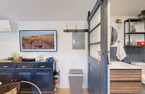 East Chop Apartment | Charming studio with amazing location near town & beach