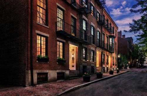 Beacon Hill Apartment | Charming & Stylish Studio on Beacon Hill #11