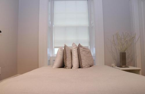 Beacon Hill Apartment | Charming & Stylish Studio on Beacon Hill #11