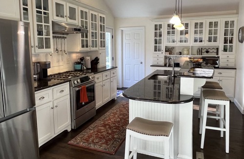 Madison House | Charming Summer Getaway, Minutes to the Beach