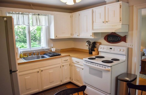 East Harwich House | Charming three bedroom home, only 2 miles to Jackknife Beach in Chatham