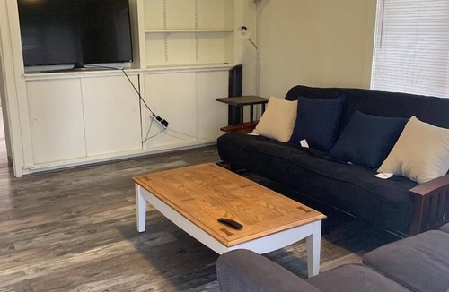 Downtown Anchorage House | Charming Town Center Cottage