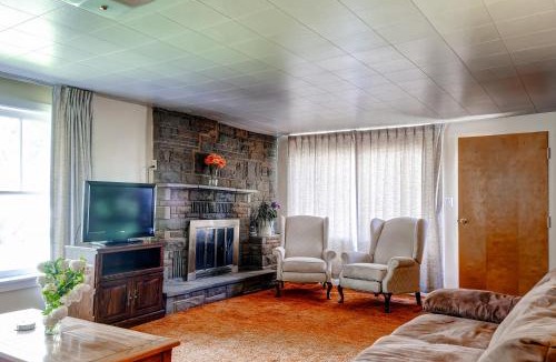 Tropic House | Charming Tropic Home by a Farm: Near Bryce Canyon!