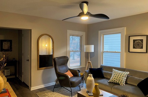 Mill River Apartment | Charming Wooster Square flat - Walk to Pizza & Yale! - FREE Parking & Laundry