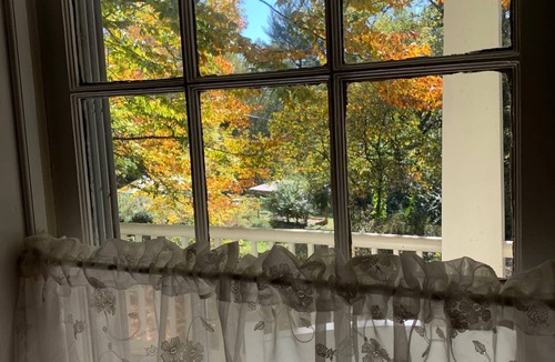 Sharpsburg House | Charmingly renovated historic Canal House on C&O along Potomac close to Antietam