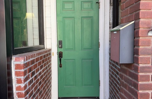 Warrensburg Apartment | Chateau Du Burg-Historic 1bd, downtown, dog friendly, free breakfast and coffee