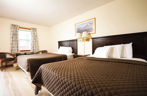 Old Chatham Hotel | Chatham Travel Lodge