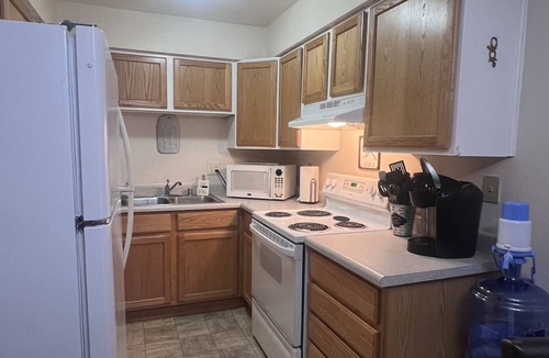 Sand Lake Apartment | Cheerful 2 Bedroom Apartment near Airport