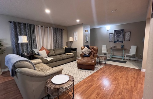 Sand Lake Apartment | Cheerful 2 Bedroom Apartment near Airport