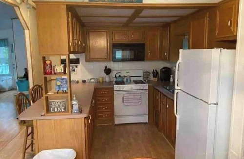 South Casco Cottage | Cheerful cottage with All inclusive family fun!