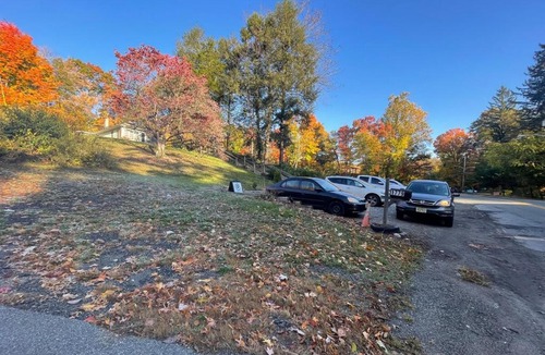 West Milford Ski Chalet | Cheerful two bedroom bungalow near Mountain Creek