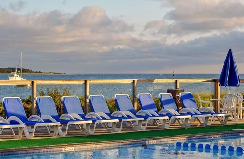 West Yarmouth Hotel | Cherish Simple Pleasures in a House by the Beach with Garden Views
