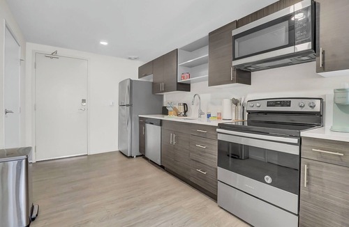 Gateway District Apartment | Chic 1-bed loft in Playhouse square, near Stadiums, Theater, Dining, Pets OK