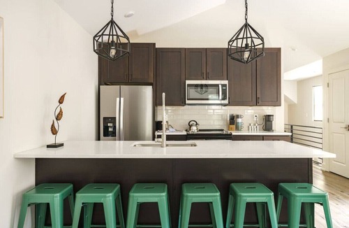 Victorian Village Apartment | Chic 2bd Flat-Victorian Village