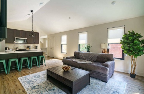 Victorian Village Apartment | Chic 2bd Flat-Victorian Village