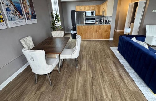 Downtown Cleveland Apartment | Chic Almafi Lux Suite/Downtown Cleveland