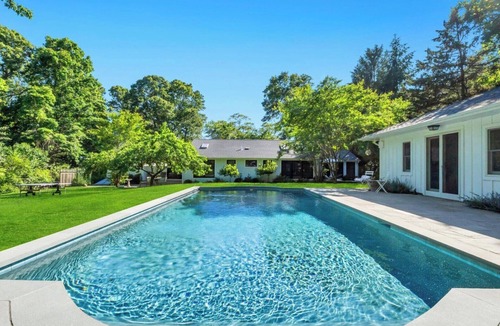 Shelter Island Heights House | Chic Coastal Modern Ranch House with Private Pool, Steps from the Water .